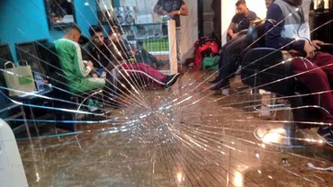 Un musulman le-a cerut unor români să nu mai bea în fața magazinului său. Ce s-a întâmplat apoi (FOTO)