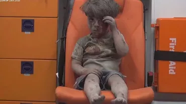 ”Acest copil, asemenea tuturor din Siria, este simbolul inocenței” Mărturia fotografului care l-a pozat pe Omran (VIDEO)