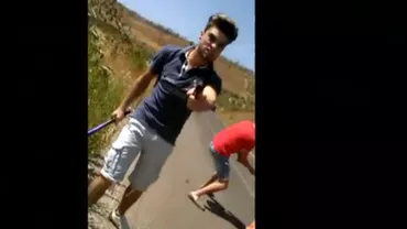 Imagini șocante din Catania: Trei minori de origine egipteană bătuți cu bestiale cu bătele de baseball (VIDEO)