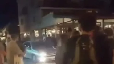 Incident șocant în Vama Veche: Un șofer nervos a încercat să intre cu mașina în mulțime (VIDEO)