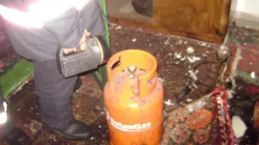Alerta în Capitală: Explozie într-un bloc după o acumulare de gaze (VIDEO)