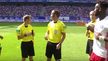 Moment jenant la debutul noului sezon din Bundesliga: Căpitanul unei echipe a uitat să dea mâna cu cel al formației adverse (VIDEO)