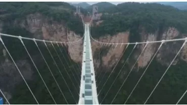 Cel mai lung pod din sticlă, închis la 13 zile de la inaugurare. Ce motiv au invocat oficialii (VIDEO)