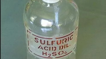 Incident revoltător la Iași: Un copil s-a ars cu acid sulfuric aruncat pe asfalt de un bărbat ce voia să se răzbune pe oamenii fără adăpost