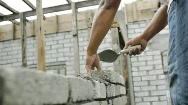 Acuzaţie gravă în domeniul construcțiilor: „Calitatea a ajuns pe marginea prăpastiei”