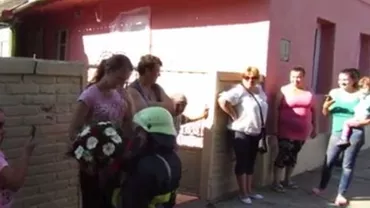 Cerere în căsătorie emoționantă! Pompierii din Arad au intervenit pentru a stinge focul din inima iubitei unui voluntar (VIDEO)