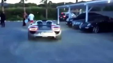 Un tânăr a vrut să impresioneze cu bolidul de 600.000 de lire, însă s-a făcut de râs (VIDEO)