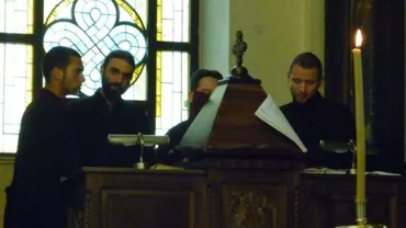 Încurcate sunt căile Domnului! Un bărbat mut, angajat drept cântăreţ bisericesc la Episcopia Giurgiu (VIDEO)