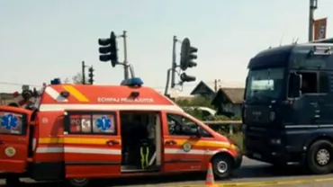 O fetiță de trei ani a fost lovită mortal de un tir. Bunicul ei este în stare gravă (VIDEO)