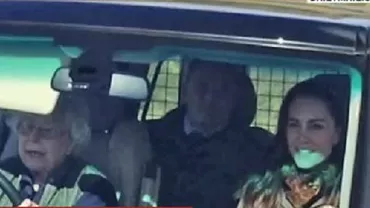 Regina Marii Britanii, ajunsă la 90 de ani, a ţinut să fie şoferul de serviciu pentru Kate Middleton şi mama acesteia (VIDEO)