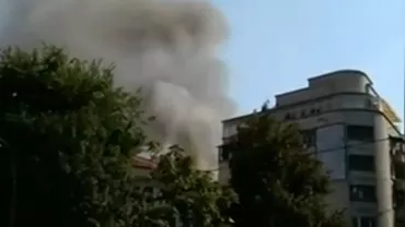 Incendiu puternic în București. Elevii unei școli din apropiere au fost evacuați (VIDEO)