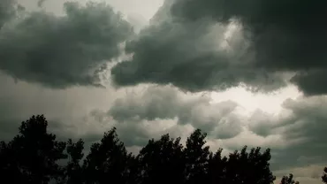 Fenomene meteo extreme în România. Avertismentele specialiștilor pentru următoarele 3 luni