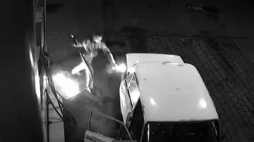 Ce se întâmplă dacă aprinzi o brichetă într-o benzinărie? Un ”cercetător” rus dornic de cunoaștere a făcut un experiment ca să afle (VIDEO)