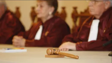 Curtea Constituțională a amânat pentru 27 octombrie decizia privind recunoașterea căsătoriilor cuplurilor de homosexuali din România