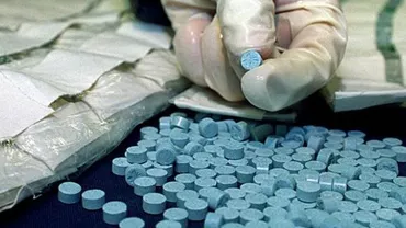 Piatra Neamț: Un traficant de droguri care intenționa să vândă peste 800 de tablete ecstasy a fost prins în flagrant de procurorii DIICOT