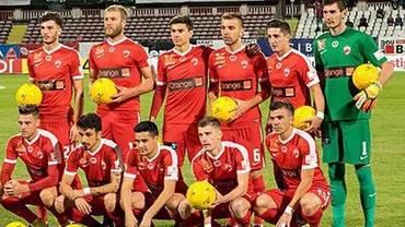 Dinamo stă pe un butoi de pulbere. Doi jucători importanți ai câinilor s-au încăierat în vestiar la pauza meciului cu Chiajna