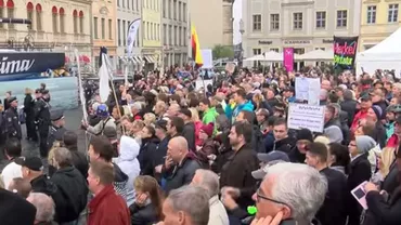 "MERKEL TREBUIE SĂ PLECE": Sute de persoane au protestat împotriva cancelarului german la sosirea acesteia în Dresda pentru Ziua Unității Germane (FOTO, VIDEO)