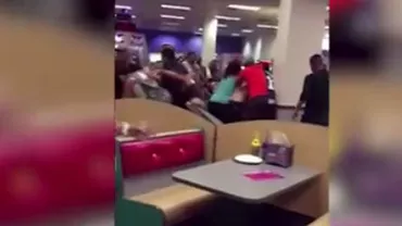 Haos într-un restaurant din Florida: Mai mulți adulți s-au luat la bătaie în timpul unei petreceri pentru copii (VIDEO)