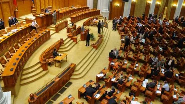 Valentin Popescu, fiul fostului lider PSD Orșova, alături de care este anchetat în dosare de evaziune fiscală și spălare de bani, candidează pentru un post de deputat