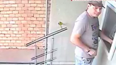 Polițiștii din Arad cer ajutor pentru prinderea unui bărbat specializat în furtul din bancomate
