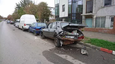 Un șofer botoșănean a avariat grav cinci mașini în intenția de a evita un câine (FOTO)