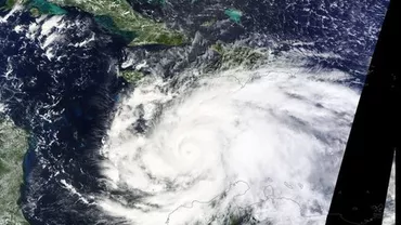 Un milion și jumătate de americani evacuați din calea uraganului Matthew: Autoritățile se tem de impactul devastator pe îl va avea când va atinge coasta statului Florida