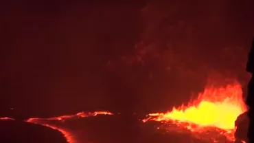 Imagini spectaculoase cu erupția Vulcanului Kilauea din Hawaii filmate chiar din apropierea craterului (VIDEO)