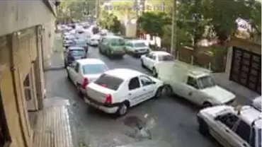 Haos în trafic: Protagoniștii unei filmări surprinse de camerele de supraveghere te învață tot ce nu trebuie să faci la volan (VIDEO)