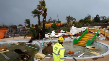 Tornadă în Corsica: Oameni răniți, zboruri redirecționate, iar un pachebot s-a lovit de un dig