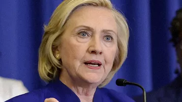 Hillary Clinton îl acuză pe rivalul său că a urmărit-o în mod agresiv în timpul dezbaterii electorale. Trump se apără: „Ultimul spaţiu pe care aş vrea să-l invadez este al ei”