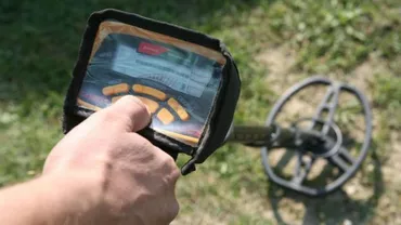 Cernica, explorată de căutătorii de COMORI! Ei scanează câmpurile cu detectoare performante, cu scopul de a găsi obiecte prețioase