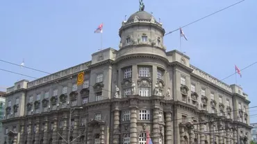 Panică în Serbia! Un bărbat a amenințat că se va detona în fața sediului Guvernului