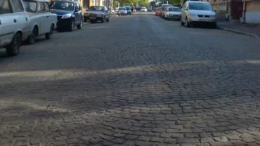 Situația fără precedent în Capitală. Piatra cubică aflată în patrimoniul Administrației Străzilor, VÂNDUTĂ pe OLX