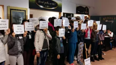 Mesaj emoționat adresat de mama unui copil cu ADHD: "Când intrați în grevă și cereți ca un elev să fie dat afară, să vă imaginați cum ar fi dacă v-ar da pe dumneavoastră afară. De peste tot! Mereu!" (VIDEO)