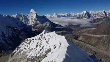 Cinci alpiniști români escaladează Munții Himalaya. Până acum au ajuns la 6189 m (FOTO)