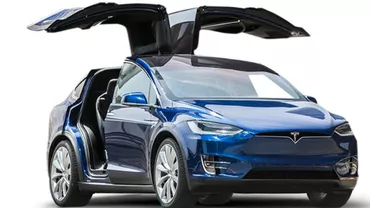 Tesla intenționează să introducă un hardware prin care mașinile să se conducă total singure