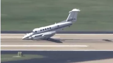 Momente de panică pe un aeroport din Oklahoma: Un avion de mici dimensiuni a aterizat direct "în nas" (VIDEO)