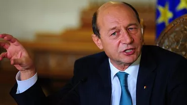 Băsescu, atac DUR la actualul guvern în contextul incidentelor de la marșul unionist: „Cioloș, cât de slugi puteți fi voi? Adunătură de ticăloși și trădători de țară!”