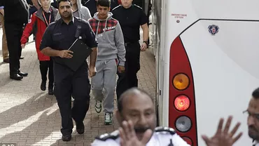 Situație ȘOCANTĂ în Marea Britanie. O mamă adoptivă a aflat după mai mult timp că băiatul refugiat în vârstă de 12 ani pe care îl îngrijea avea, de fapt, 21 de ani și era posibil terorist (VIDEO)