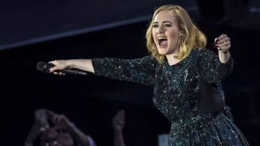 Adele își încurajează fanii să voteze pentru Hillary Clinton în timpul unui concert (VIDEO)