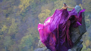 Imagini spectaculoase la înălțime: Un fotomodel a făcut eforturi uriașe pentru o ședință foto (FOTO)