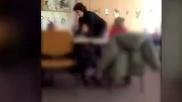 Vrancea: Educatoarea care a fost filmată în timp ce agresa mai mulţi copii s-a internat în spital (VIDEO)