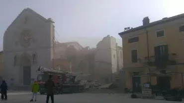Situație ALARMANTĂ în Italia. Catedrala Sf. Benedict din Norcia s-a prăbușit în urma seismului de duminică dimineață (VIDEO + FOTO)