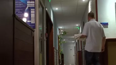 Un angajat al unui hotel din Franța nu va uita niciodată Halloween-ul din acest an: Bărbatul a avut parte de speriatura vieții lui când s-a prezentat la ușa unei camere cu niște prosoape cerute de un client (VIDEO)