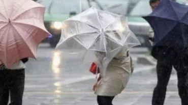 ANM: 13 judeţe se află luni dimineaţă sub cod galben de vânt şi vijelii (VIDEO)