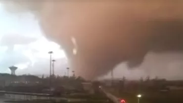 După cutremure, Italia e lovită de tornade. Trei oameni au murit și zeci au fost răniți din cauza fenomenelor naturale violente (VIDEO)