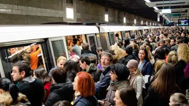 Oamenii care călătoresc cu metroul, în continuare în pericol. ISU: Uși de evacuare în caz de incendiu închise, hidranţii nesemnalizaţi, lumini de urgenţă inexistente şi turnichete care îngreunează evacuarea (VIDEO)