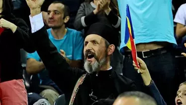 Suporterul numărul 1 al handbalului românesc: Preotul Marius Moldovan, prezent în galerie: M-am bucurat pentru goluri (FOTO)
