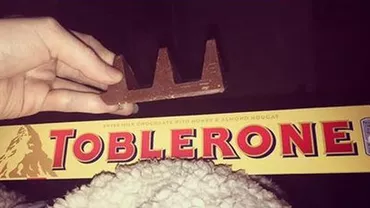 Schimbările aduse celebrului baton de ciocolată Toblerone i-a înfuriat pe britanici: "Spațiul dintre triunghiuri a ajuns mai mare decât triunghiurile în sine" (FOTO)