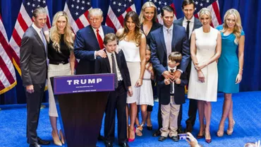 Situație INCREDIBILĂ în SUA. Donald Trump, ÎNJURAT la Casa Albă de americanii nemulțumiți de rezultatele parțiale ale votului